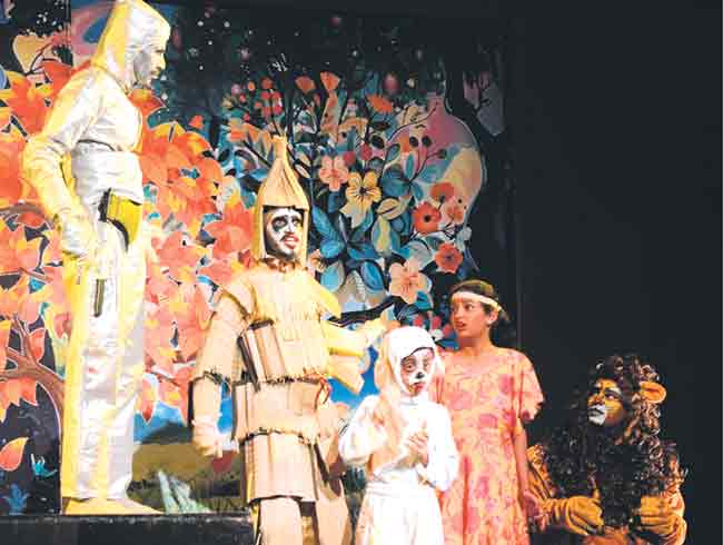 दिग्दर्शकदेखील उपेक्षितच  असतो!