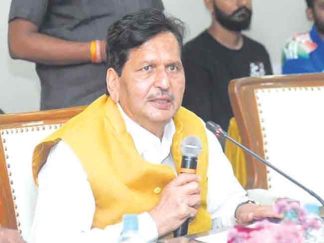 बांगलादेशी, रोहिंग्यांच्या घुसखोरी विरोधात कारवाई कडक करा: मंगलप्रभात लोढा यांची मागणी