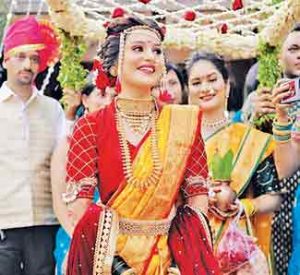 लगीनसराईत नववधूच्या सौंदर्याची चमक!