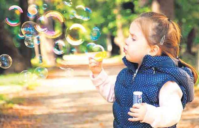 साबणाचे फुगे कसे निर्माण होतात?