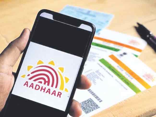 आधार कार्ड पुन्हा एकदा बदलणार