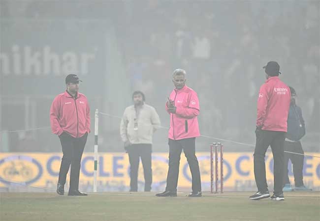 धुक्यानं वाट लावली, लखनऊची टी ट्वेंटी रद्द झाली