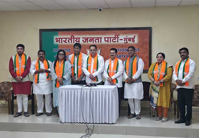 घाटकोपरमधील संजय भालेराव आणि डॉ अर्चना भालेराव यांचा उबाठाला ‘जय महाराष्ट्र’