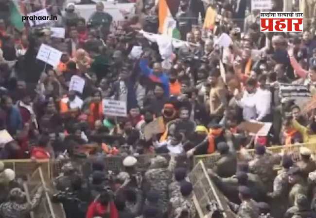 Bangladesh High Commission Protests Delhi : हिंदूंवरील अत्याचाराचे दिल्लीत तीव्र पडसाद; संतप्त हिंदू संघटनांचा बांगलादेशी उच्चायुक्तालयावर धडक मोर्चा
