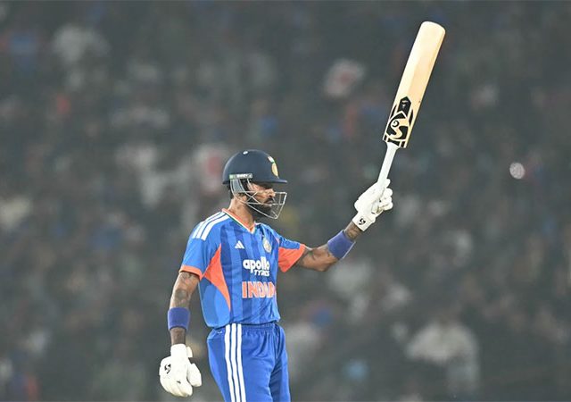 भारताचे द. आफ्रिकेसमोर १७६धावांचे लक्ष्य, हार्दिक पांड्याचे धमाकेदार अर्धशतक