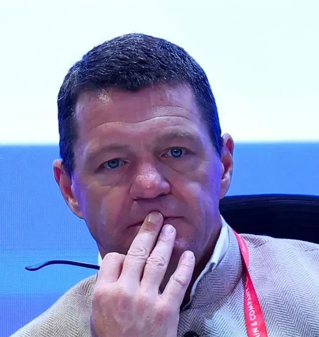 IndiGo Airlines Crisis: सरकार अँक्शन मोडवर ! डीजीसीएकडून सीईओ पीटर इलिबर्स यांना उद्या चौकशीसाठी हजर राहण्याचे समन्स