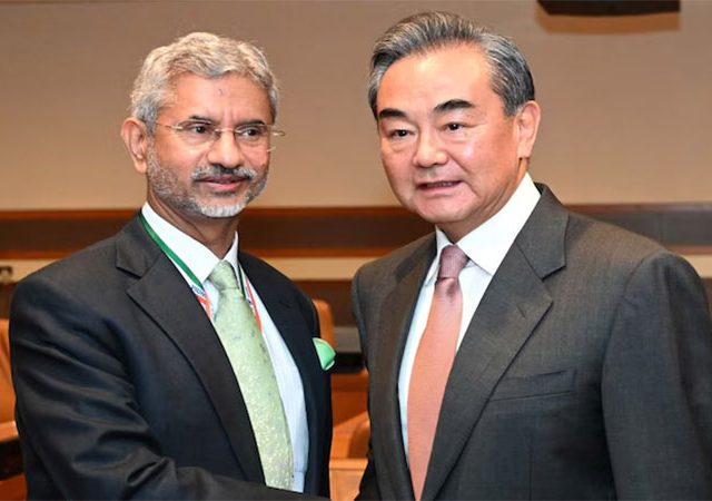 भारत-पाकिस्तान संघर्षामधील मध्यस्थीचा आणखी एक दावेदार, चीनचा दावा भारताने फेटाळला