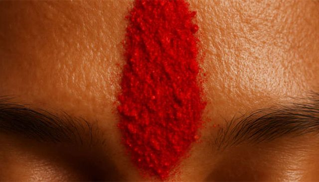 अध्यात्मिक जागृतीचे प्रतीक... कुंकुमतिलक