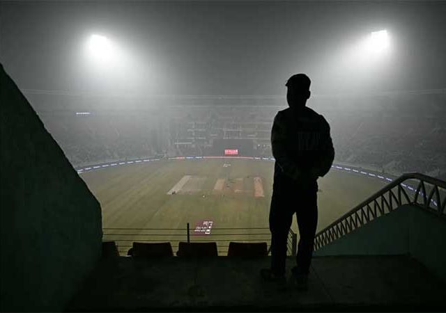 धुक्यात हरवली लखनऊची टी ट्वेंटी