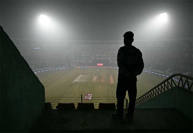धुक्यात हरवली लखनऊची टी ट्वेंटी