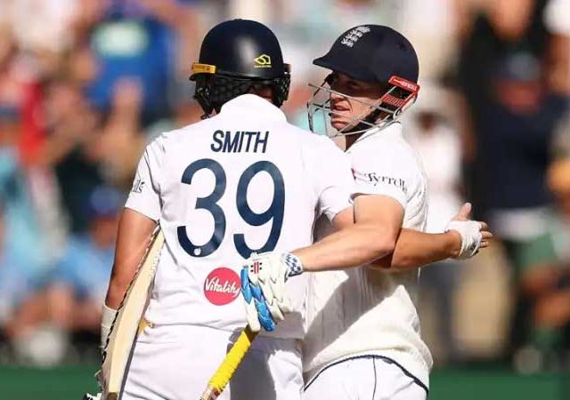 ऑस्ट्रेलियात इंग्लंडचा विजय, मेलबर्न कसोटी दोन दिवसांत संपली