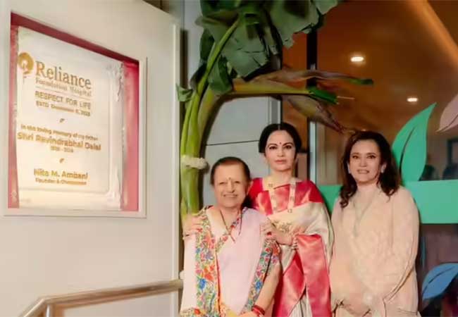 नीता अंबानी यांनी सुरू केले कर्करोग व डायलिसिस केंद्र