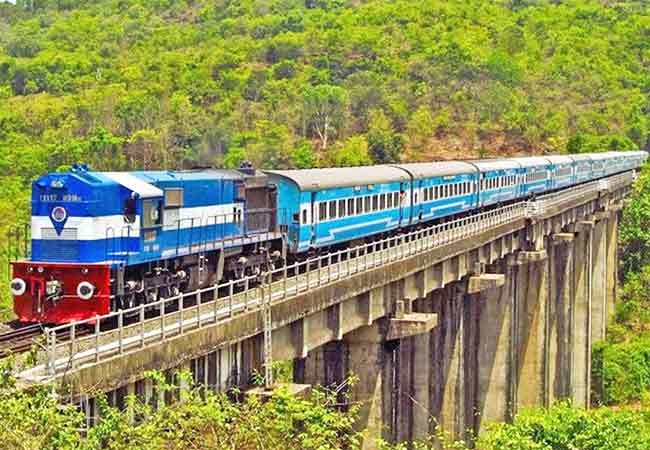 नाताळनिमित्त कोकण रेल्वे मार्गावर तीन विशेष गाड्या