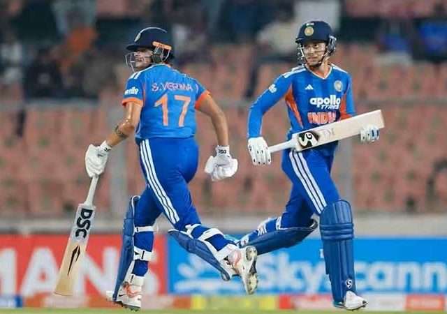 स्मृती-शफालीची वादळी खेळी