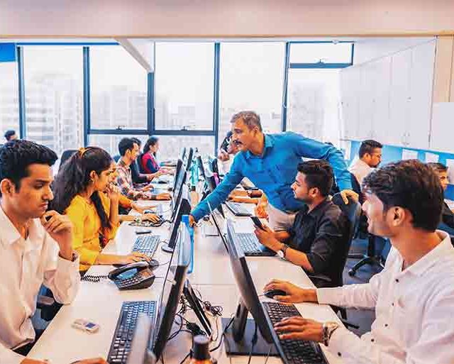 उद्योग संकृतीत मानवीय बदल का खुणावतोय? २०२६ सालचे वर्कप्लेस अधिक बुद्धिमान आणि मानवकेंद्रित असेल