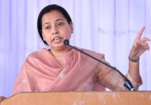 श्रीवर्धनमध्ये मंत्री अदिती तटकरे यांना पराभवाचा धक्का