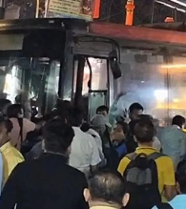 भांडुप स्टेशनजवळ बेस्टच्या बसने १३ जणांना चिरडले