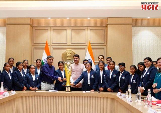 विश्वविजेत्या दृष्टिहीन भारतीय महिला क्रिकेटपटू मुख्यमंत्र्यांच्या वर्षा निवासस्थानी