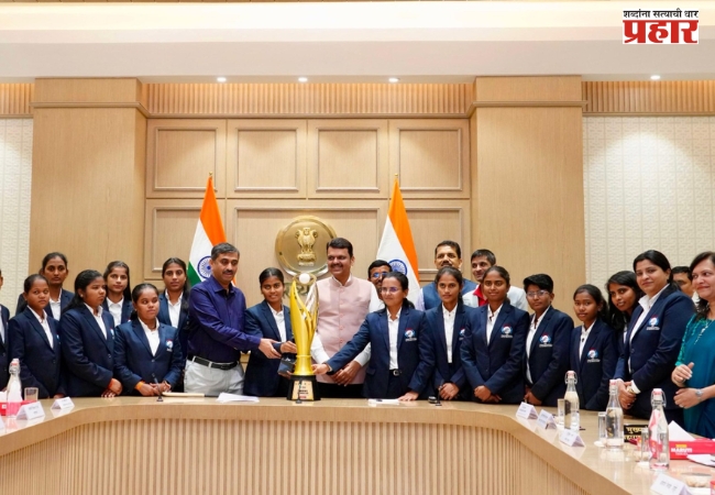 विश्वविजेत्या दृष्टिहीन भारतीय महिला क्रिकेटपटू मुख्यमंत्र्यांच्या वर्षा निवासस्थानी