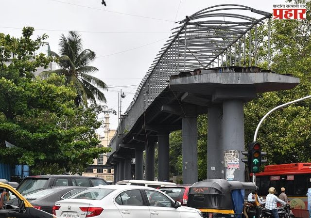 वांद्रे पूर्व स्कायवॉकचा खर्च १७ कोटींनी वाढला, जलवाहिनी आणि पर्जन्य जलवाहिनींमुळे वाढला खर्च