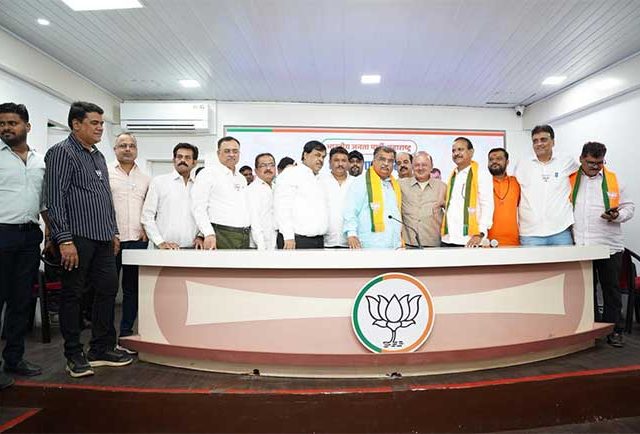 ठाकरे बंधूंची युती होताच भाजपने दिला मोठा दणका