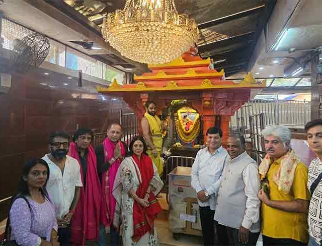 विपुल अमृतलाल शाह यांनी लाँच केलं नवं म्युझिक लेबल, सिद्धिविनायक मंदिरात ‘शुभारंभ’ गाण्याचं उद्घाटन!