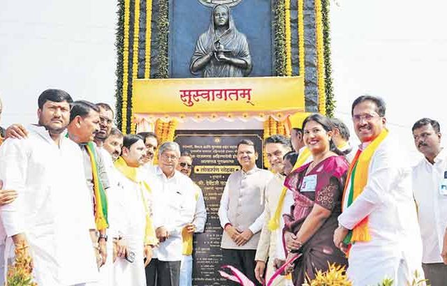 दोन्ही काँग्रेसच्या बालेकिल्ल्याला फडणवीसांचा सुरुंग!