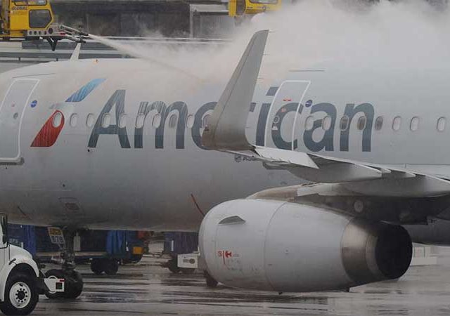 ऐन नाताळच्या सुट्टीत अमेरिकेत १८०० पेक्षा जास्त उड्डाणे रद्द