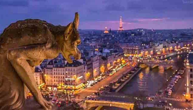 फ्रान्समध्ये वीज झाली पूर्ण मोफत