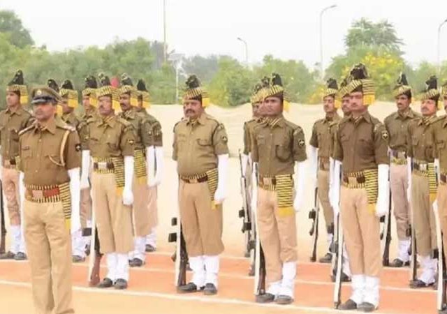 होमगार्ड पदासाठी पदवीधरांची गर्दी