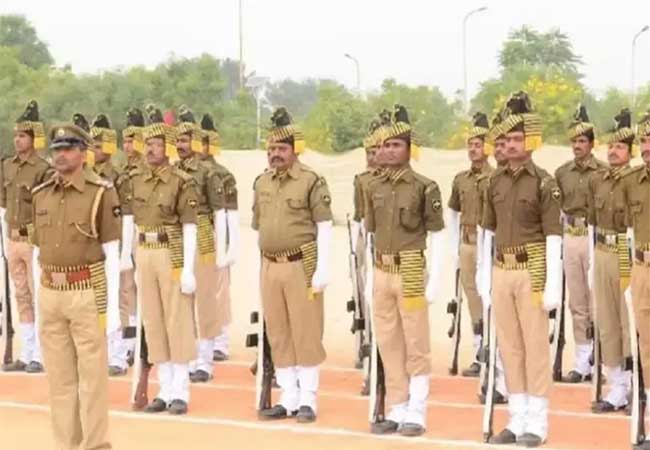 होमगार्ड पदासाठी पदवीधरांची गर्दी
