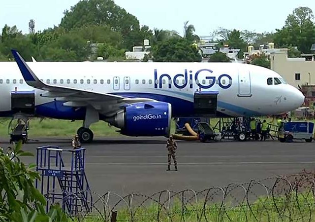 'इंडिगो'ची सर्व उड्डाणे रद्द; प्रवाशांचे हाल, इतर विमानांचे दर दुप्पट