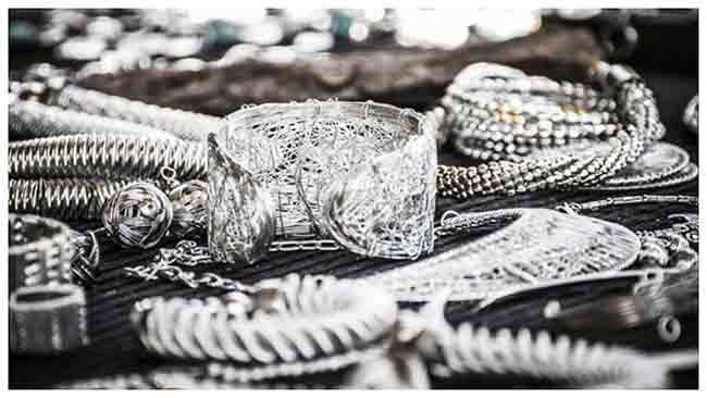 प्रहार विशेष: आता सोनेच काय चांदीवर कर्ज मिळणार! तारण कर्जाची प्रकिया, नियमावली, फायदा, भविष्य, पुढे काय? तज्ञांची माहिती वाचाच….