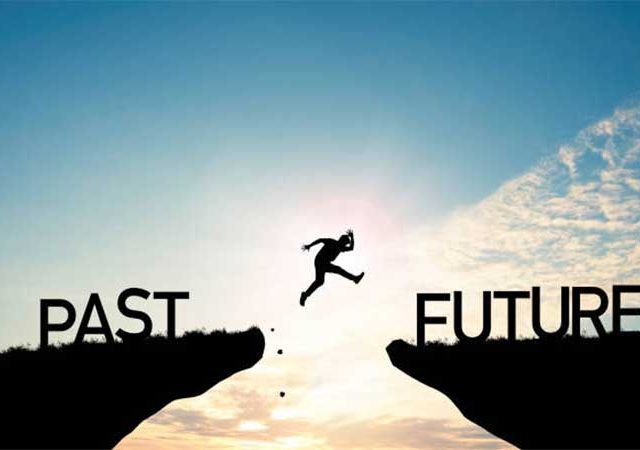 भूतकाळातून बोध, भविष्याकडे वाटचाल