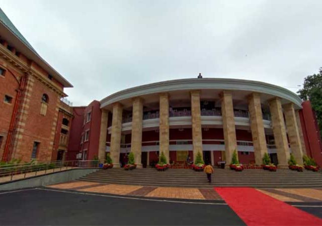 इंडिगोचा मंत्री, आमदारांनाही फटका, हिवाळी अधिवेशनाला कसे राहणार हजर ?