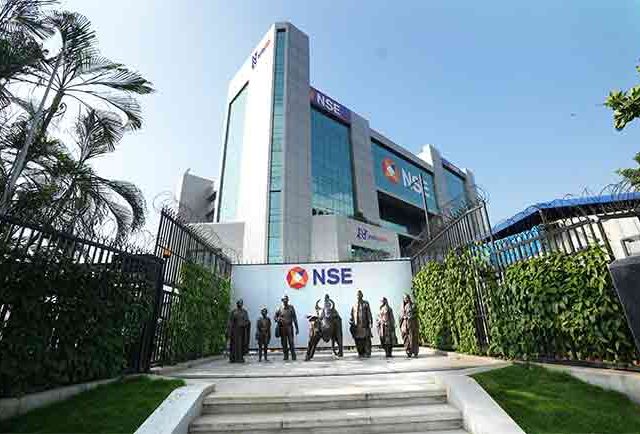 NSE Report: देशात गुंतवणूक डंके की चोट पे! ९.७ लाख कोटीचा निधी एक वर्षात 'यातून' उभा महत्वाची माहिती पुढे