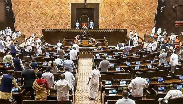 भारतात अणुऊर्जा क्षेत्रात खासगी गुंतवणुकीला परवानगी देणाऱ्या विधेयकाला संसदेची मंजुरी