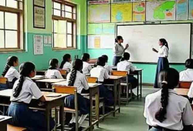 जुनी शालेय इमारत पाडताना पोर्टेबल पर्यायी शाळा आसपासच सुरु करणार