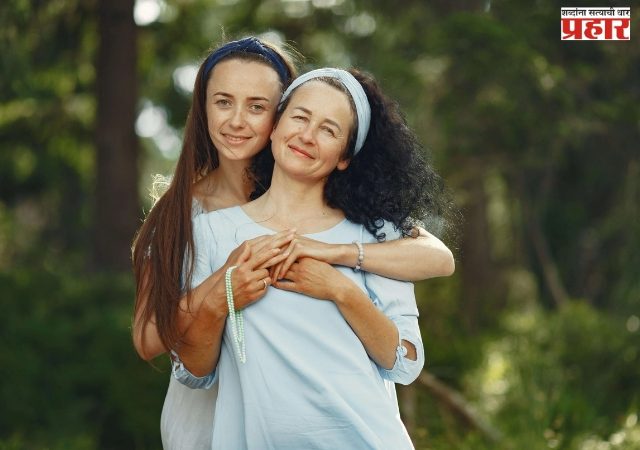 मैत्रीण नको आईच होऊया !