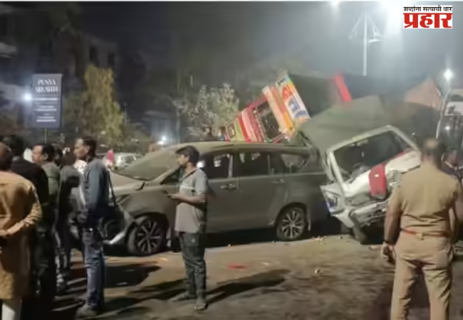 कोल्हापूरमध्ये पाच गाड्या एकमेकांवर आदळल्या, पण…
