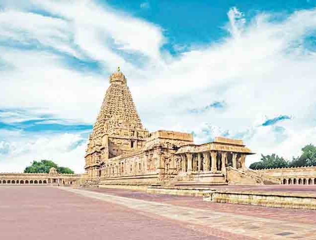 तंजावर येथील बृहदेश्वर मंदिर :  दगडात कोरलेला वास्तुग्रंथ