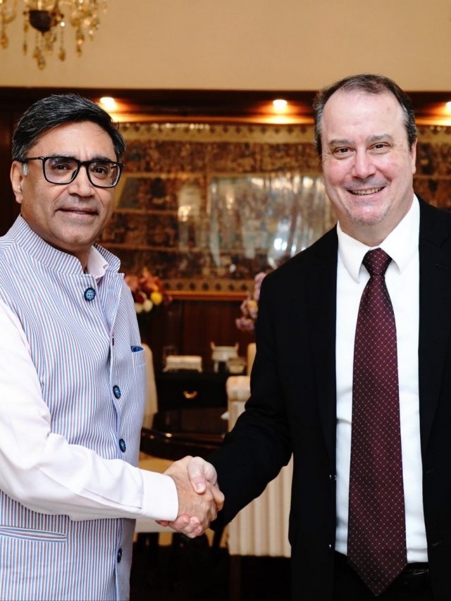 मोठी बातमी - अमेरिका भारत द्विपक्षीय करारावर नवी दिल्लीत चर्चा सुरू युएस शिष्टमंडळ भारतात दाखल