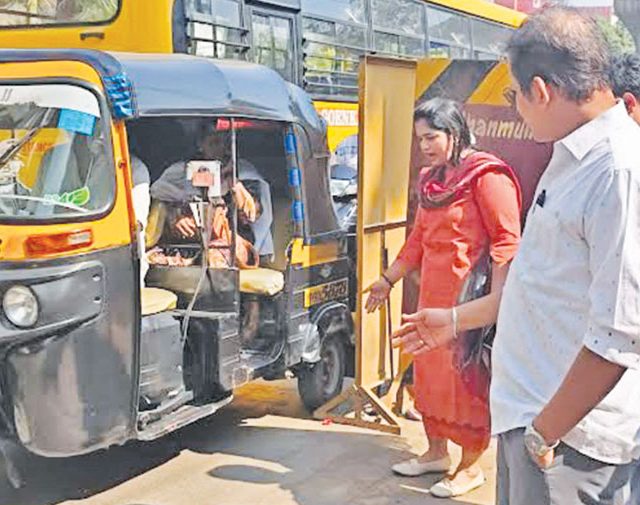 गोरेगावमधील मलनिस्सारण वाहिनीच्या खोदकामामुळे नागरिक हैराण