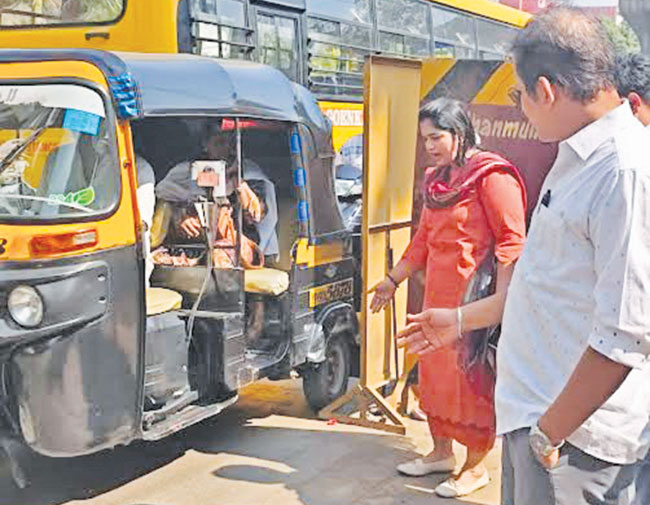 गोरेगावमधील मलनिस्सारण वाहिनीच्या खोदकामामुळे नागरिक हैराण