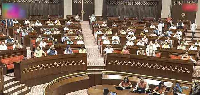 विधानभवनातील कर्मचाऱ्यांकडून विनापडताळणी ‘पास’ वितरण; गुन्हेगारी पार्श्वभूमी असलेल्यांना थेट लॉबीत प्रवेश