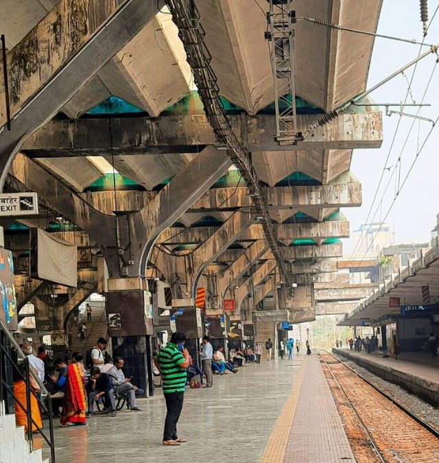 नवी मुंबईकरांना दिलासा; रेल्वेकडून अधिक गाड्या आणि नवीन स्थानकाचे आश्वासन पूर्ण