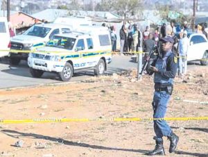 दक्षिण आफ्रिकेत गोळीबारात १० जण ठार