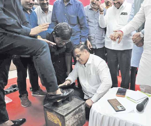 भाजपची मुंबईतील बूटपॉलिशवाल्यांनाही साद