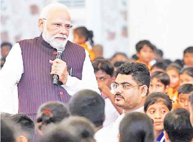 नौदल वेगाने आत्मनिर्भर होत आहे