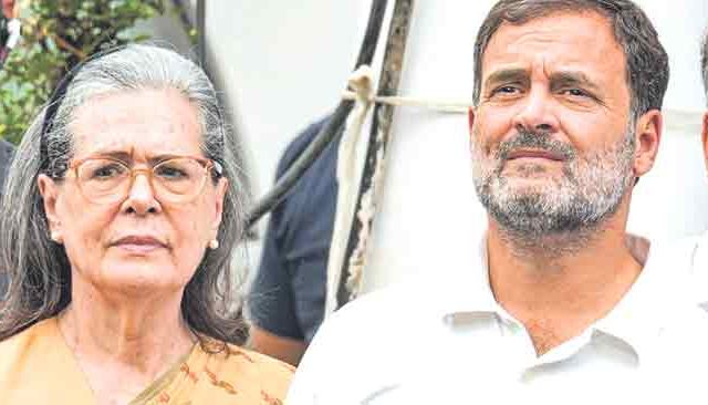 नॅशनल हेराल्ड खटल्यात सोनिया आिण राहुल गांधींविरोधात गुन्हा दाखल